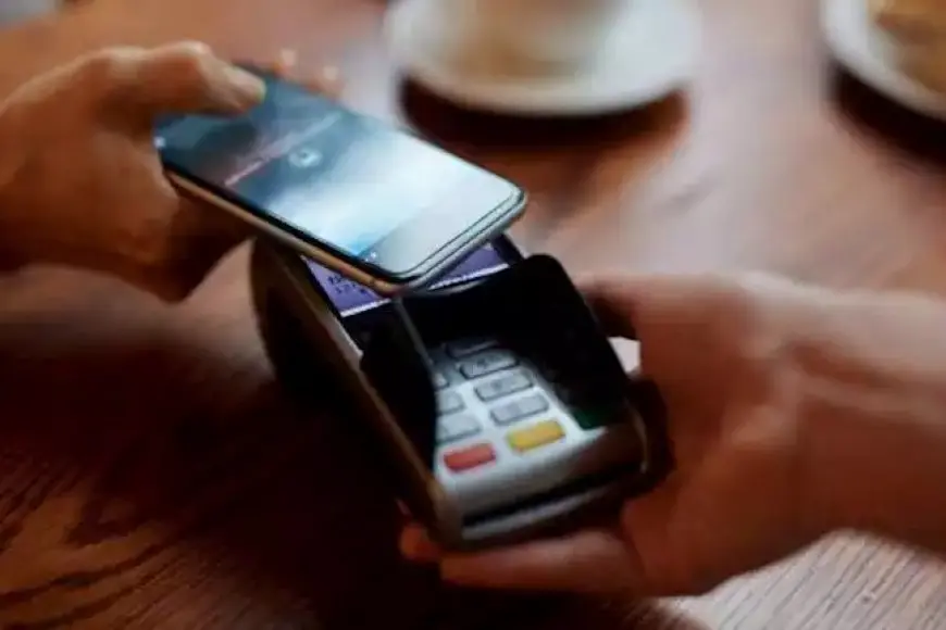 شركات المحمول الأربعة تتيح الدفع بخاصية “Apple Pay”.. تعرف على التفاصيل