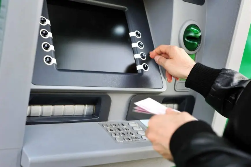 رسوم السحب والاستعلام من ماكينات ATM في البنوك المصرية